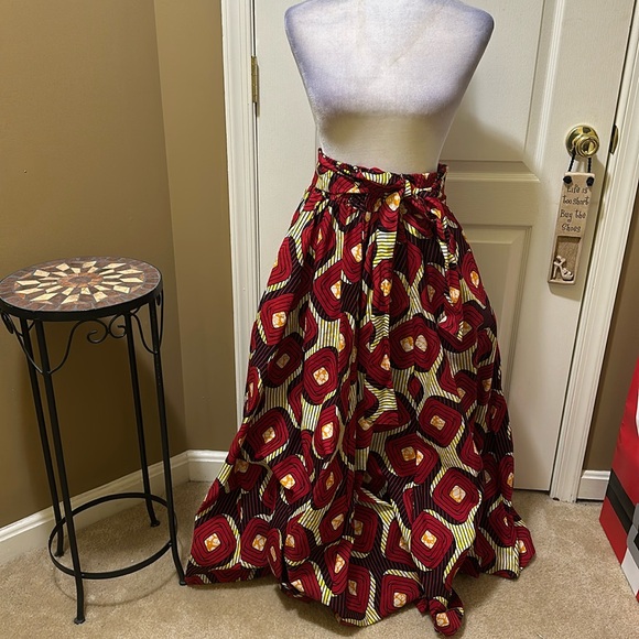 Red and yellow low long skirt with elastic waist - Picture 1 of 2